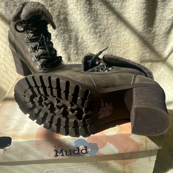 Womens New Mudd lace up boots, Size 6.5 - Picture 2 of 3